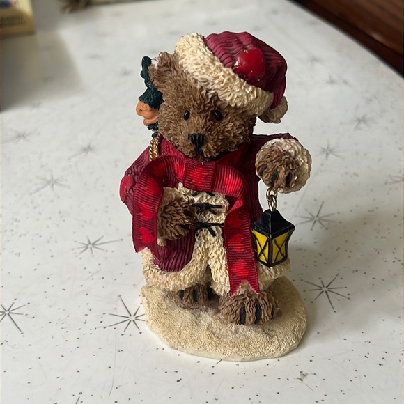 Vintage Limited Edition Heart Patch Place Young’s Incorporated Resin Bear - Picture 1 of 3